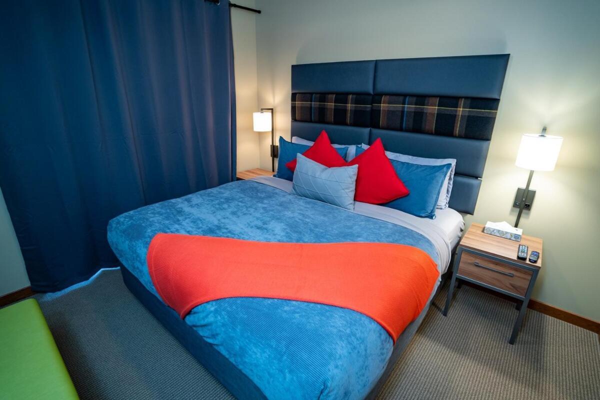 The Raven Suite At Stoneridge Mountain Resort แคนมอร์ ภายนอก รูปภาพ