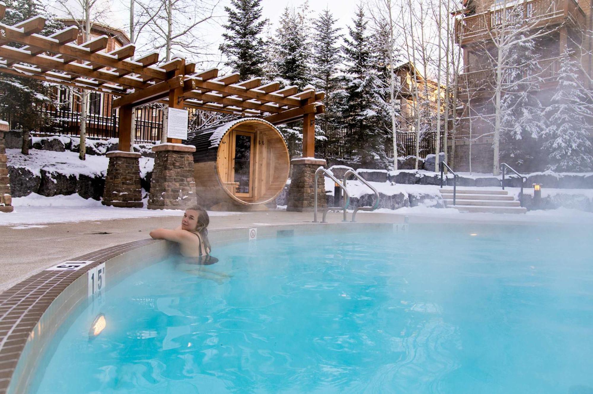 The Raven Suite At Stoneridge Mountain Resort แคนมอร์ ภายนอก รูปภาพ