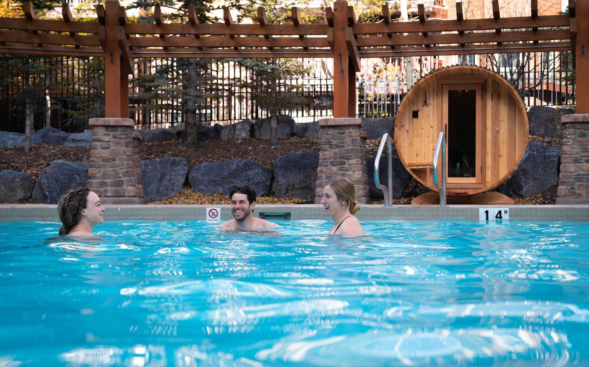 The Raven Suite At Stoneridge Mountain Resort แคนมอร์ ภายนอก รูปภาพ
