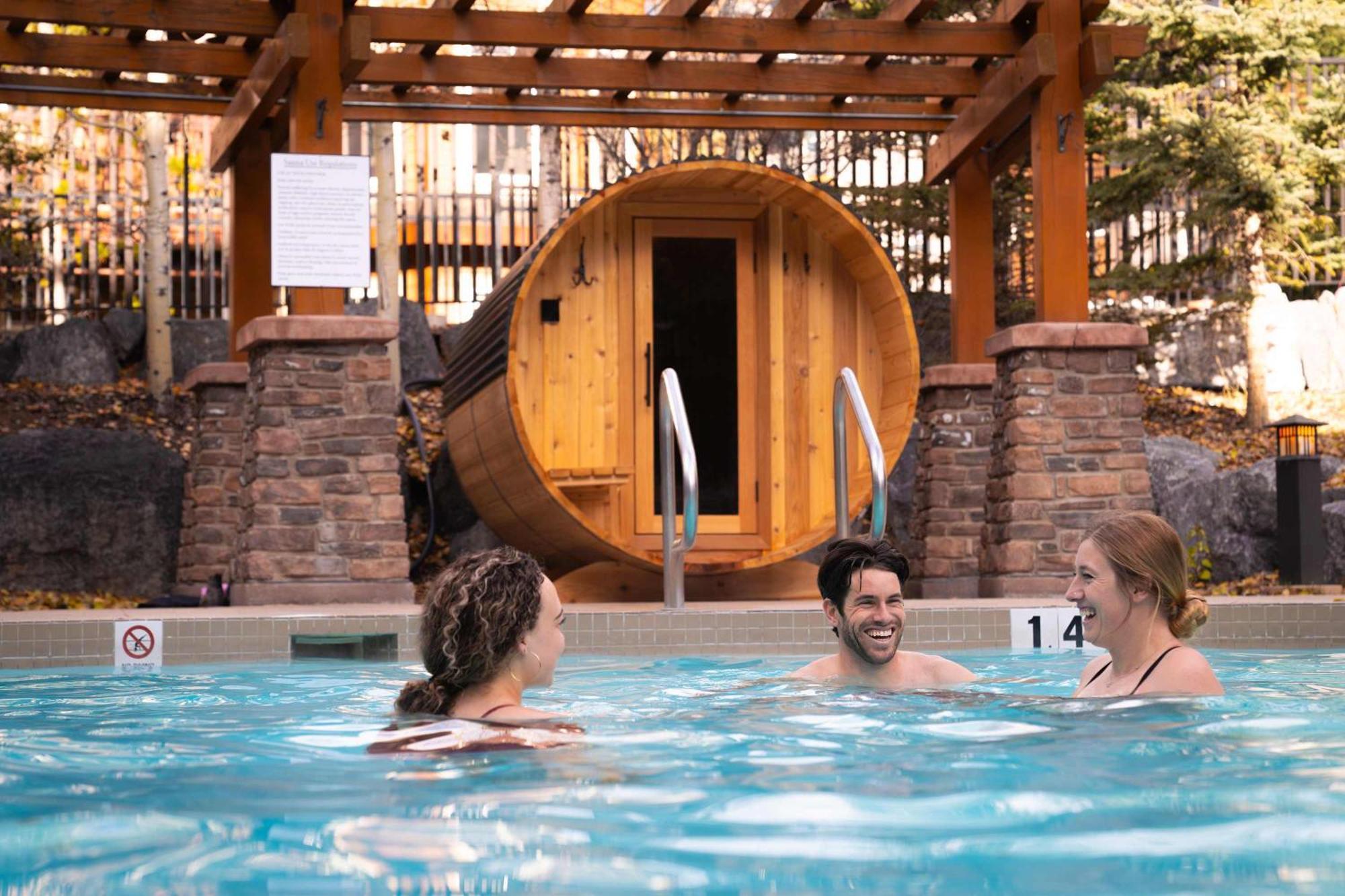 The Raven Suite At Stoneridge Mountain Resort แคนมอร์ ภายนอก รูปภาพ