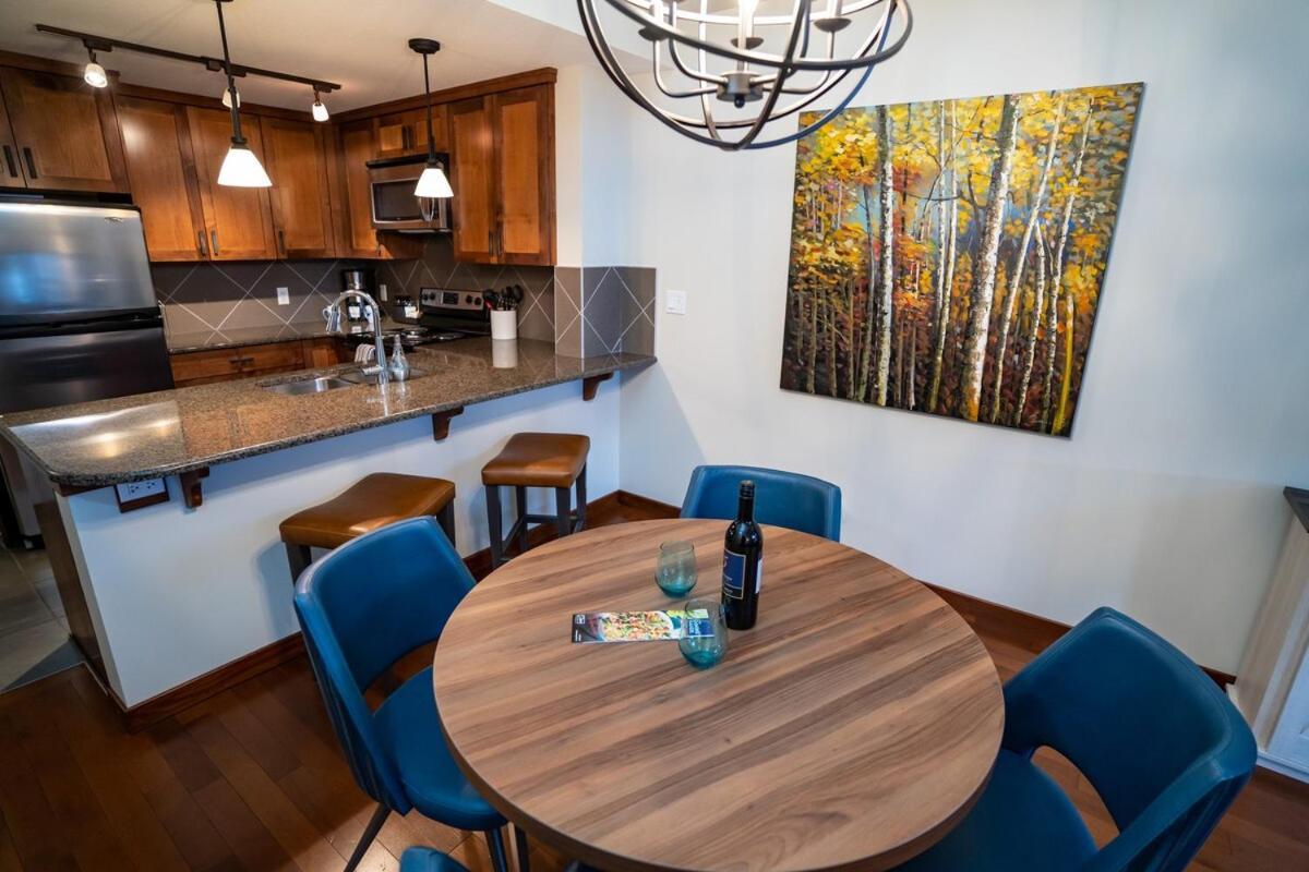 The Raven Suite At Stoneridge Mountain Resort แคนมอร์ ภายนอก รูปภาพ