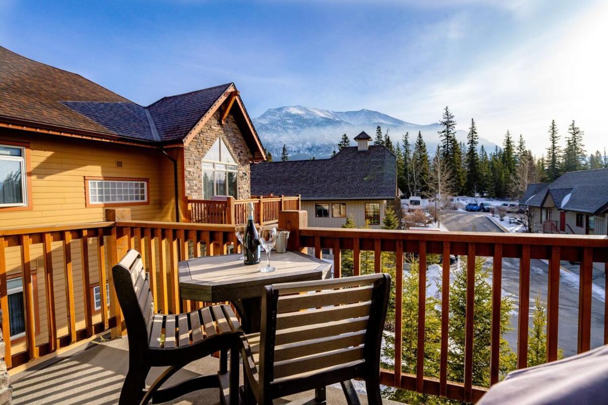 The Raven Suite At Stoneridge Mountain Resort แคนมอร์ ภายนอก รูปภาพ