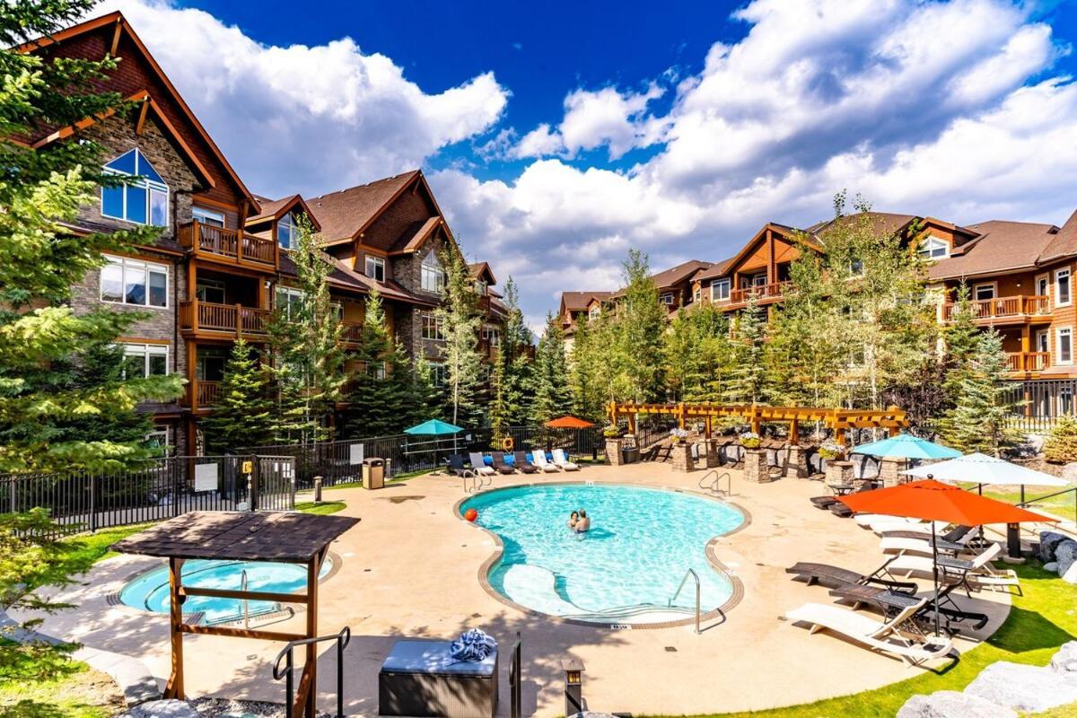 The Raven Suite At Stoneridge Mountain Resort แคนมอร์ ภายนอก รูปภาพ